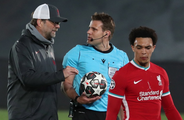 如何应对那些喜欢疯狂“偷鸡”的玩家？（面对疯狂偷鸡玩家，该如何应对？）