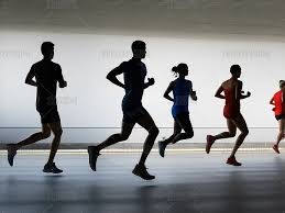 81岁奶奶直播《我的世界》走红 为孙子治疗癌症