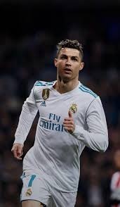 米格尔·卡布瑞拉在 2021 年击出生涯第 500 支本垒打，老虎球迷全体起立致敬