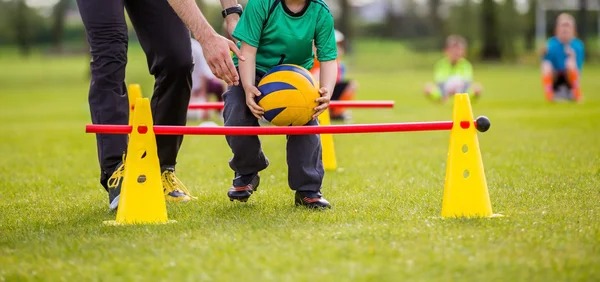 电讯报：弗莱彻的战术安排显著放大了谢什科在禁区内的威胁